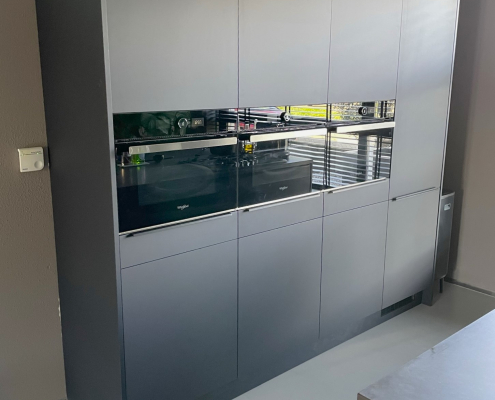 keuken met mat zwart gelamineerde fronten Vlaardingen